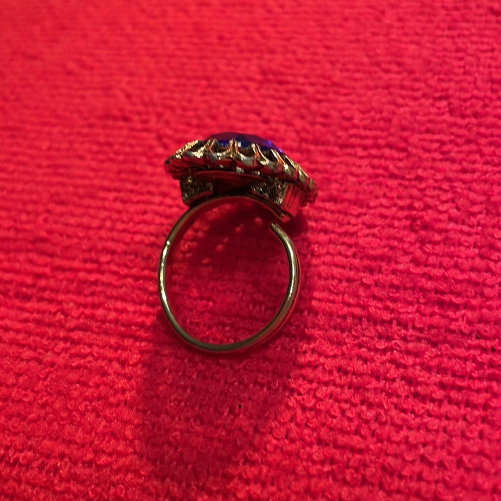 Gold ring with large blue gemstone - Picture 4 of 4